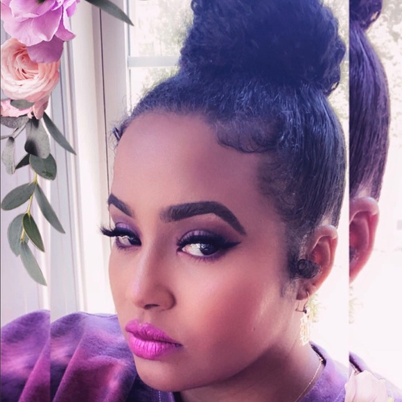 Hello Poshmark! - Picture 1 of 3